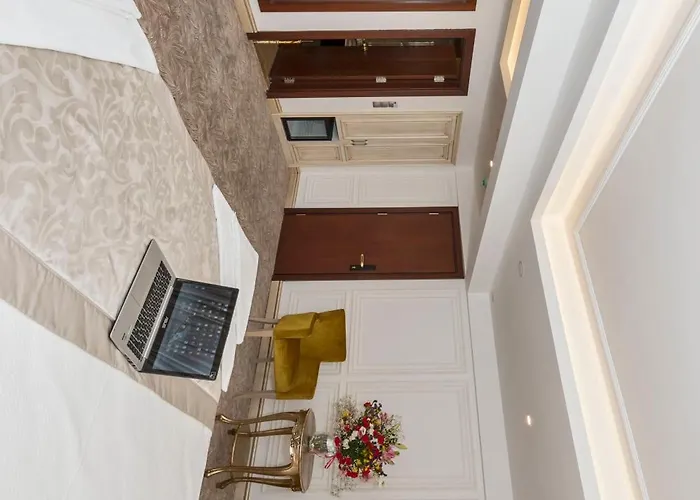 Escardin Hotel